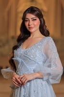 فستان سهرة ملكي بلون سماوي هادئ ينبض بالرقي والروم...