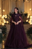 فستان سهرة ملكي بلون بنفسجي داكن بتطريز فاخر مع كا...