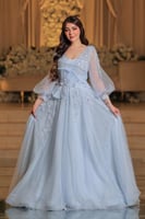 فستان سهرة ملكي بلون سماوي هادئ ينبض بالرقي والروم...