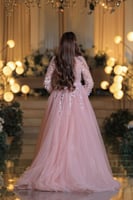 فستان سواريه لحمي مطرّز بتطريزات ثلاثية الأبعاد وت...