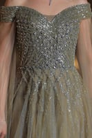 فستان سهرة طويل ومنفوش، بقصة سندريلا أو أميرة، مع...