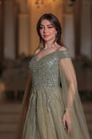 فستان سهرة طويل ومنفوش، بقصة سندريلا أو أميرة، مع...