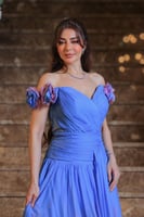 فستان فاخر بتدرجات الأزرق والبنفسجي، تصميم أنيق بأ...