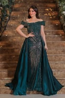 فستان سهرة فاخر بلون أخضر زمردي ، يتميز بتصميم أوف...