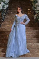 فستان سهرة راقٍ باللون الأزرق السماوي الفاتح يمنح...