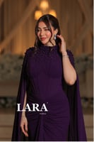 فستان ملكي بلون بنفسجي، يجمع بين الفخامة والرقي. ي...