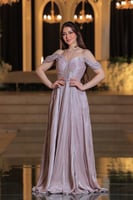 فستان سهرة طويل بلون لحمي لامع بتصميم أوف شولدر أن...