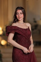 فستان السهرة البرغندي بتطريز لامع