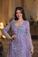 فستان سواريه لافندر مطرّز بتطريزات ثلاثية الأبعاد...