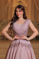 فستان سهرة فاخر بلون وردي بودري