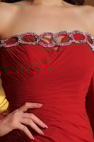 فستان سهرة أحمر ملكي بأكمام منفوخة ولمسات ترصيع فا...