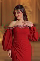 فستان سهرة أحمر ملكي بأكمام منفوخة ولمسات ترصيع فا...