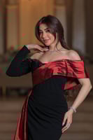 فستان أنيق وفخم بتصميم ملكي يجمع بين الرقي والجرأة...