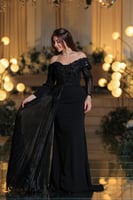 فستان سهرة أسود فاخر بأكتاف ساقطة وتطريز يدوي مع ش...