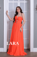 فستان شيفون طويل مزين بكرستالات على الصدر