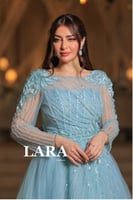 فستان يفيض أنوثة وأناقة، مصمم بلون تيفاني ناعم يوح...