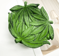 طفاية سجائر عصرية على شكل ورقة خضراء