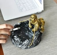 طفاية سجائر ديكورية على شكل والأورانجوتان