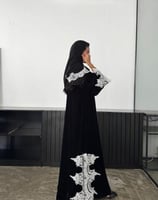 عباية مخمل كوري دانتيل