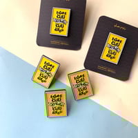 دبوس معدني | من زانت صلاته