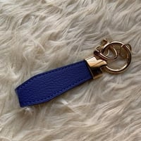 ميدالية مفاتيح جلد مضلعة + مفك