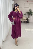 فستان فخم بلاسيه قصه واسعه مرصع بالكريستال على الص...