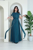 جلابية فخمة وراقية مزينة بخطوط الكريستال بأطراف