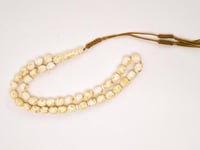 سبحة مستكة أبيض مرقط