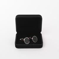 كبك ثوب فضي وأسود دائري