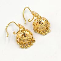 حلق متدلي من الذهب عيار 22