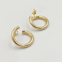 حلق عيار 18 - 18K Hoops Earrings