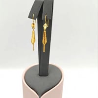 حلق متدلي من الذهب عيار 22