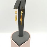 حلق متدلي من الذهب عيار 22