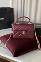 حقيبة يد CHANEL / بتصميم الجلد