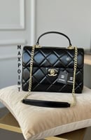 حقيبة يد CHANEL / بتصميم الجلد