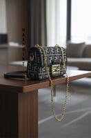 حقيبة "باغيت" (Baguette)