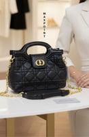 شنطة نسائي ديور