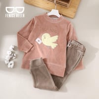 بيجامة بناتي قطيفة تطريز عصفورة تحمل ظرف بريدي