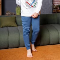 بيجامة اولادي مطبوعة DTF كلمات متقاطعة