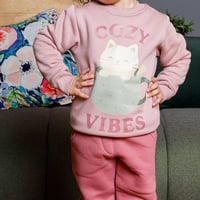 بيجامة بناتي ميلتون طباعة DTF هرة في كوب و كلمة CO...