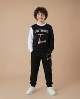 بيجامة اولادي ميلتون مطبوعة اسكوتر وكلمة JUST MOVE...