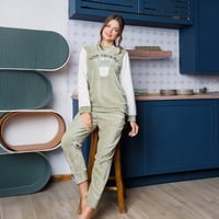 بيجامة قطيفة حريمي مطرزة ازهار والكم سكري مطبوع ور...