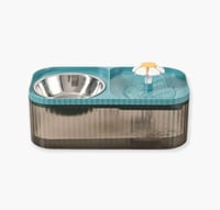 نافورة مياه مع صحن اكل الوان متعدده