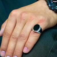 خاتم سيجنت رجالي فضة 925 بواجهة سوداء – أناقة كلاس...