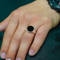 خاتم رجالي بحجر عقيق أسود من فضة 925