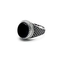 خاتم رجالي فضة عقيق اسود بتفاصيله الفريدة