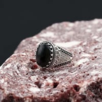 خاتم فضة رجالي 925 بعقيق أسود بيضاوي – إطار مسنّن...