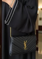 اسود شعار ذهبي