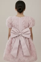 فستان بناتي وردي بتصميم ورد بارز 7305