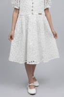 فستان دانتيل أبيض بناتي بنقشة زهور وأزرار لؤلؤية 7...